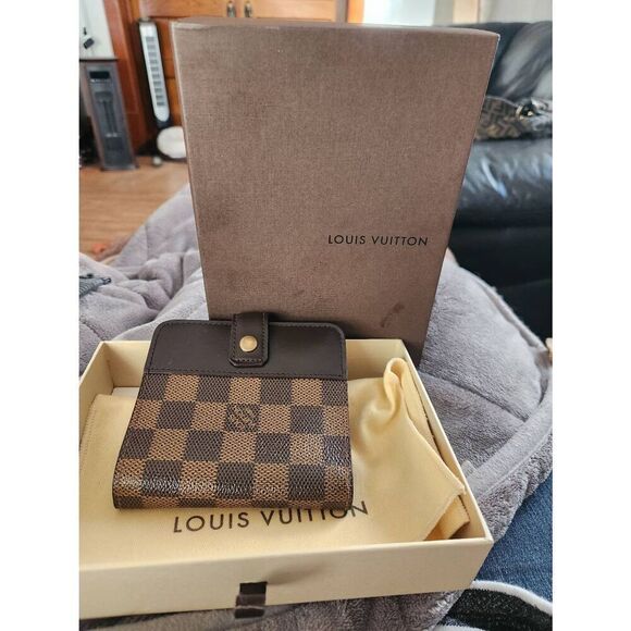 Louis Vuitton Damier Short Wallet EUC NO CHANGE COMPARTMENT. See pictures  Inclu - Picture 2 of 10